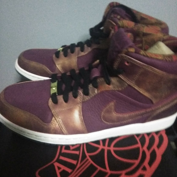 Authentic Air Jordan 1. - Picture 2 of 7